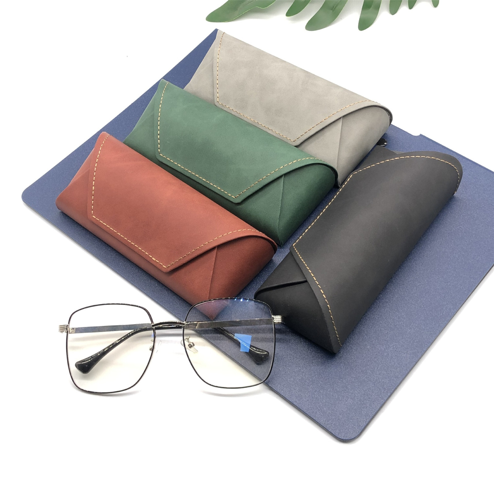 Travel Accessories Ideas - Estojo para óculos de sol em