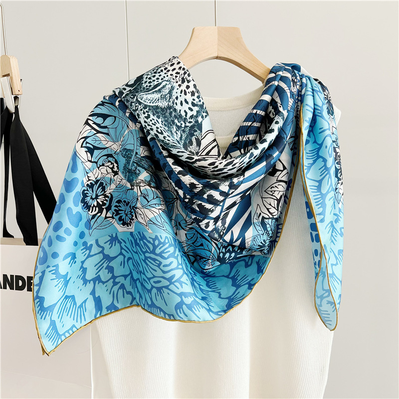 Lenço de Seda com Estampa de L - Travel Accessories Designer avaliação e preço