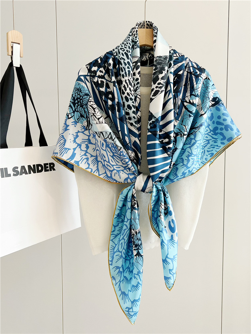 Lenço de Seda com Estampa de L - Travel Accessories Designer avaliação e preço